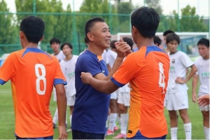 足球報：泰山U15隊實現(xiàn)中青賽四連冠，這顯示出泰山底蘊