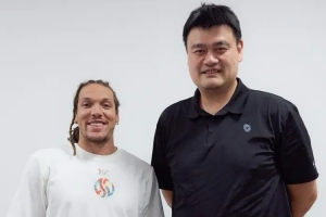 排面拉滿！掘金曬戈登與姚明合照：在上海的標(biāo)志性見面
