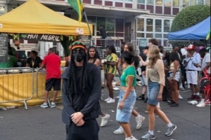 吧友能認出來嗎？帕爾默喬裝打扮，參加嘉年華活動