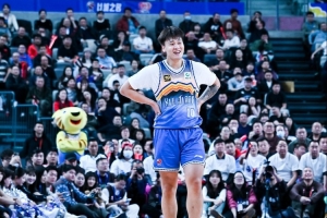 媒體人：趙睿如果和周琦聯(lián)手 保持健康 絕對是總冠軍的有力爭奪者