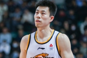 張鎮(zhèn)麟？京媒：一名北方球隊(duì)前國(guó)手球員已加盟上海男籃