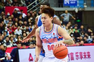 媒體人：曾凡博沖擊NBA讓北京鋒線大打折扣 但趙睿能頂3號位