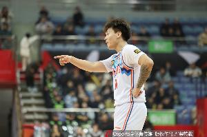 新疆拿錢(qián)放走趙睿？媒體人回復(fù)網(wǎng)友：球員鐵了心想走就成全吧