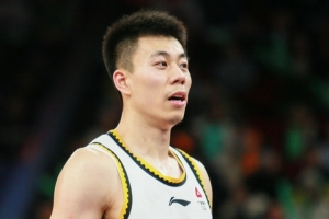 媒體人：因為CBA的合同制度完善了 球員轉會之事就顯得越來越職業(yè)